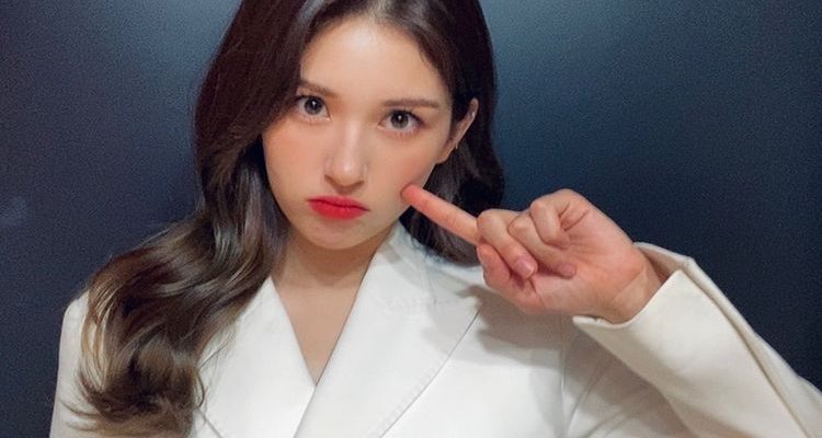 Somi Stages A Comeback With ‘What You Waiting For’